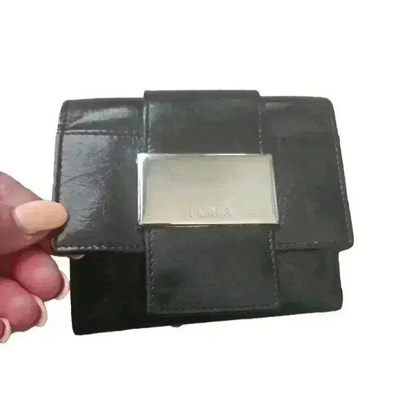 Furla Vintage Black Leather Compact Wallet - Picture 8 of 13